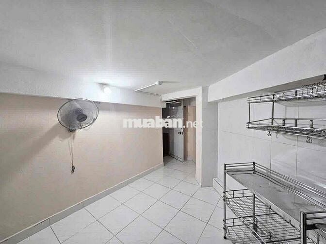 PHÒNG TRỌ SINH VIÊN GIÁ RẺ CÓ THANG MÁY BẢO VỆ CỬA SỔ TRỜI ĐƯỜNG ÂU CO