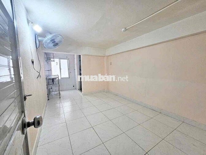 PHÒNG TRỌ SINH VIÊN GIÁ RẺ CÓ THANG MÁY BẢO VỆ CỬA SỔ TRỜI ĐƯỜNG ÂU CO