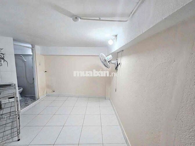 PHÒNG TRỌ SINH VIÊN GIÁ RẺ CÓ THANG MÁY BẢO VỆ CỬA SỔ TRỜI ĐƯỜNG ÂU CO