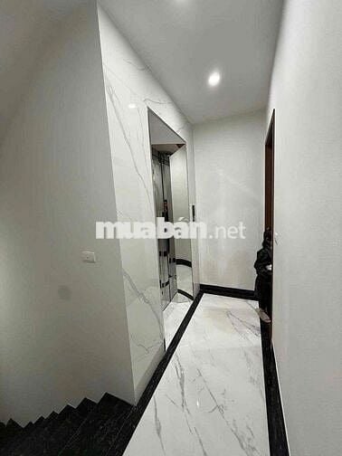 nguyễn chính ô tô tránh,7 chỗ vào nhà,42m 5 tầng thang máy