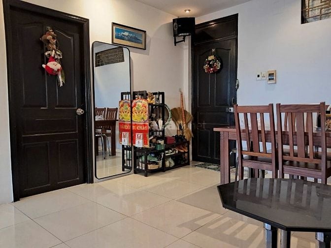 Bán căn hộ ccư Lầu 3 đg Bà Hom, P13, Q6 cũ. DT: 68m2: 2 phòng ngủ