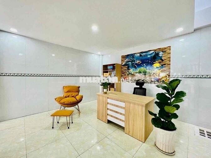 Cho Thuê Nhà Sẳn Nội Thất DT 200m2 1Trệt 1Lửng 2Lầu 4Pn 3Wc Hẻm Tải