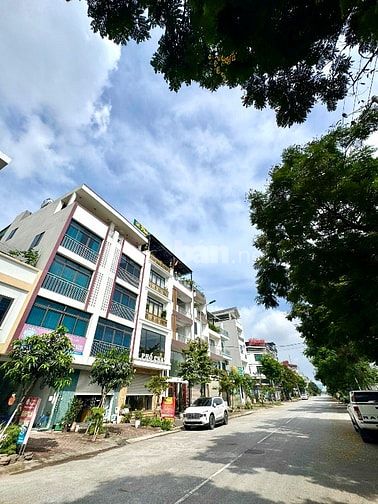 Khuôn tiền 8 tỷ có lô đất mặt đường 25m mặt phố mới kinh doanh