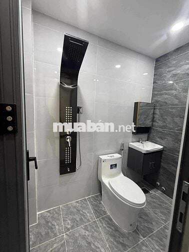 BÁN NHÀ GẦN TRƯỜNG THPT QUANG TRUNG,DTSD : 80m2. 3PN 2WC. GIÁ 4,1TỶ