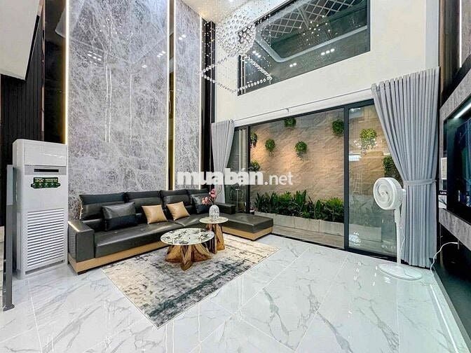 NHÀ CÓ THANG MÁY NGAY CẠNH PHÚ MỸ HƯNG QUẬN 7.