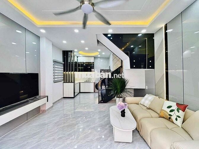 Bán nhà ngay Nguyễn Tri Phương Q10, ngang 4.5m, 38m2, cách mặt tiền 2