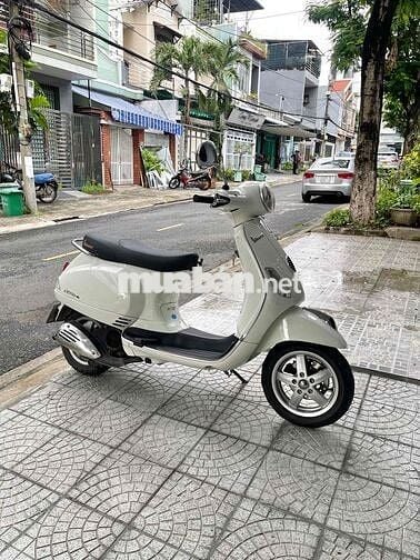 Vespa Lx150 Fi 2012 trắng ngọc trinh