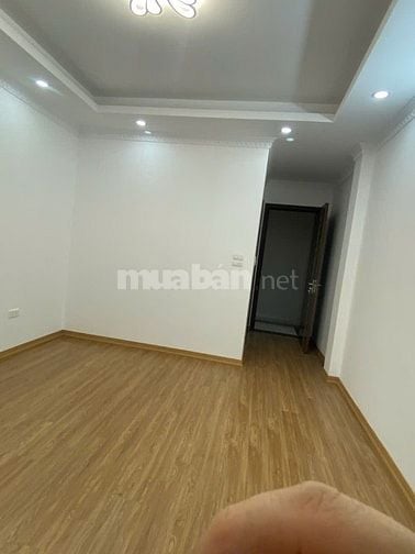  BÁN NHÀ tổ 13 Thạch Bàn phường Long Biên, 30m2x 4,5 tầng hiện đại