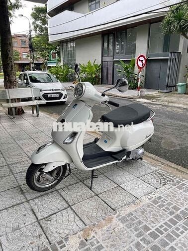 Vespa Lx150 Fi 2012 trắng ngọc trinh