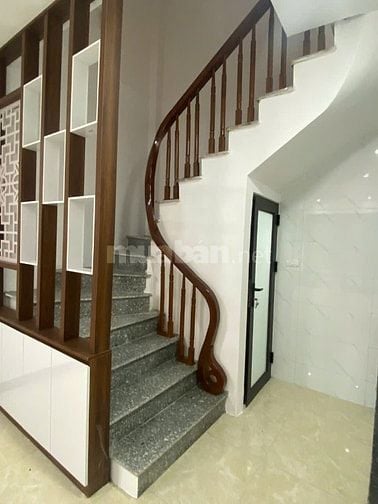  BÁN NHÀ tổ 13 Thạch Bàn phường Long Biên, 30m2x 4,5 tầng hiện đại