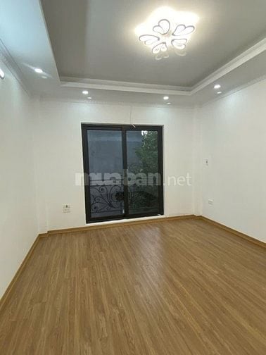  BÁN NHÀ tổ 13 Thạch Bàn phường Long Biên, 30m2x 4,5 tầng hiện đại