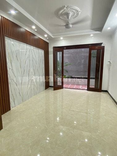  BÁN NHÀ tổ 13 Thạch Bàn phường Long Biên, 30m2x 4,5 tầng hiện đại