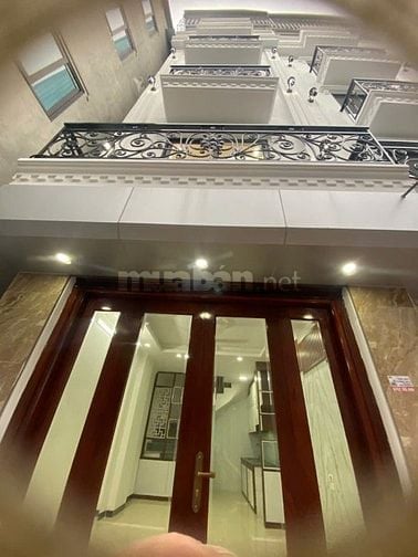  BÁN NHÀ tổ 13 Thạch Bàn phường Long Biên, 30m2x 4,5 tầng hiện đại