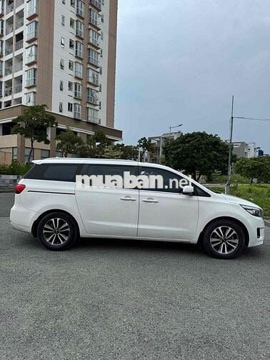 Kia Sedona 2018 máy  dầu 2.2 bản tiêu chuẩn