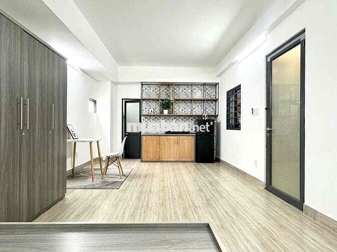 KHAI TRƯƠNG CH BALCON NHIỀU ÁNH SÁNG NGAY ĐH VĂN LANG