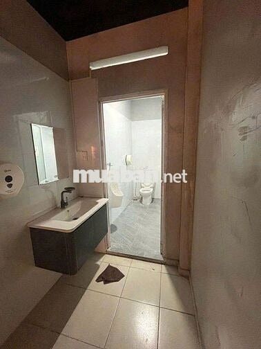 Cho Thuê Nhà Đường Trường Sơn, Quận 10, KD Tự Do - 3 Lầu - Vỉa hè Rộng