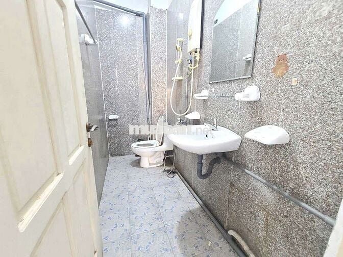 SIÊU PHẨM GÁC CỬA SỔ SIÊU TO - SIÊU RỘNG TẠI PHÚ NHUẬN - TIỆN ĐI Q1-3
