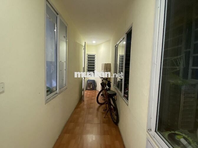 Căn hộ 70m2 2 phòng ngủ full nội thất nhà đã sửa đẹp Hoàn Kiếm