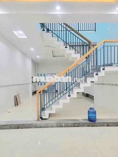 Nhà 100m2 , 1 trệt 1 lầu , 2 pn , hxt , giá tốt