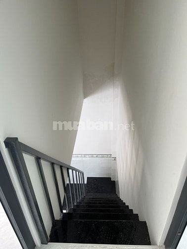 Cho thuê nhà mới xây mặt tiền đường Sinco, Quận Bình Tân, ngay chợ