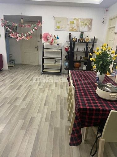 Cho thuê hoặc bán CH 4 phòng ngủ, chung cư Hoàng Đạo Thuý, tầng trung