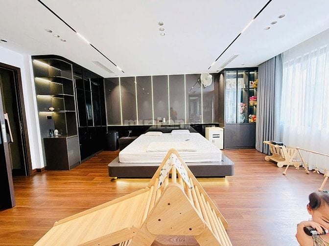 Sao Hạng A 8 tầng Lạc Trung, nội thất bạc tỷ, hiếm có, sổ vuông đét