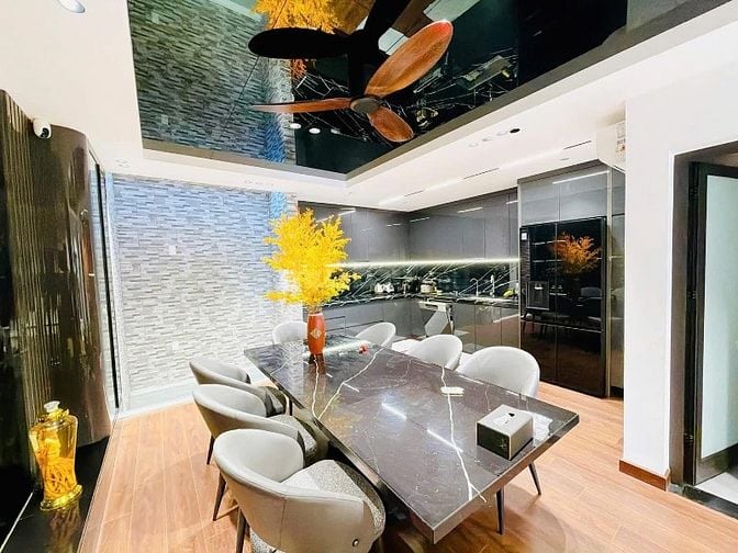 Sao Hạng A 8 tầng Lạc Trung, nội thất bạc tỷ, hiếm có, sổ vuông đét