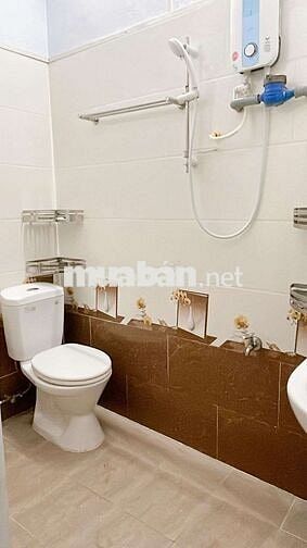 PHÒNG TRỌ CHUNG CƯ 22M2 MẶT TIỀN TRẦN HƯNG ĐẠO, Q1