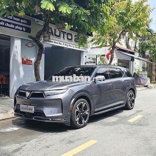 VF9 Plus 24 đký 25 - Lướt 4.000km - XHĐ cao