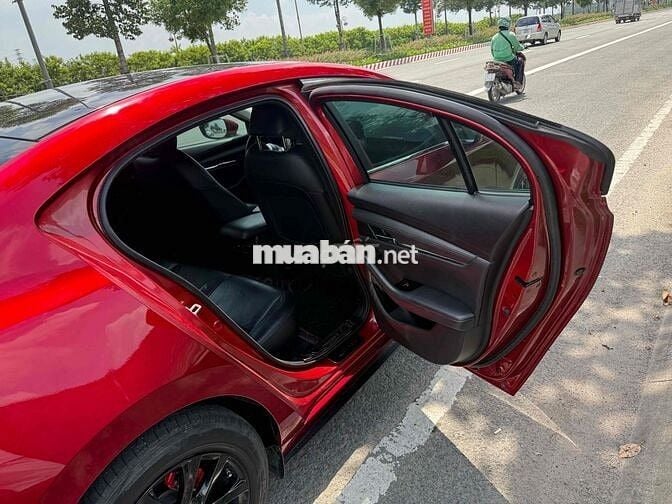 Mazda 3 2020 Sedan 1.5L Luxury - 67000 km