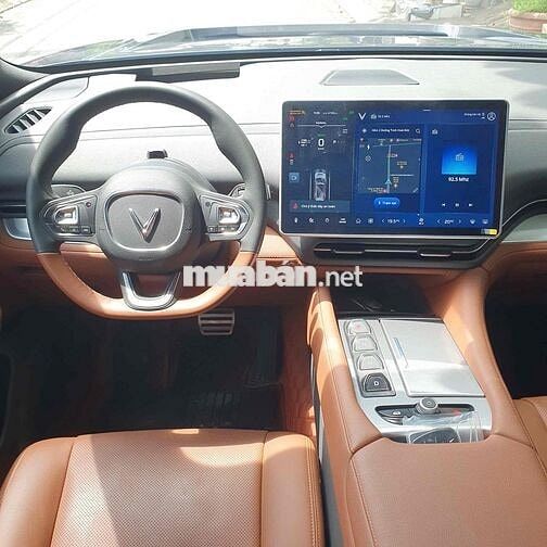 VF9 Plus 24 đký 25 - Lướt 4.000km - XHĐ cao