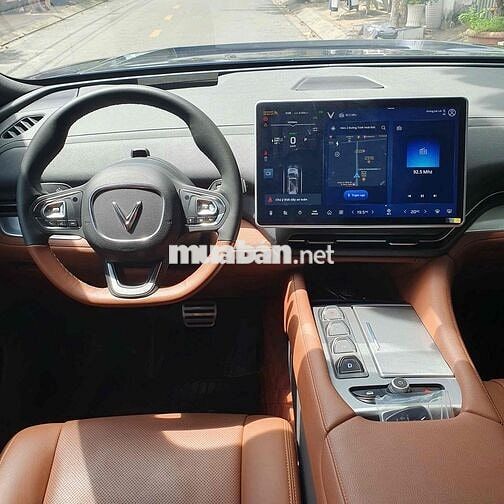 VF9 Plus 24 đký 25 - Lướt 4.000km - XHĐ cao