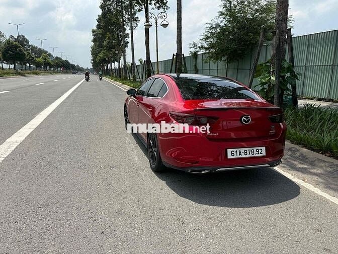 Mazda 3 2020 Sedan 1.5L Luxury - 67000 km