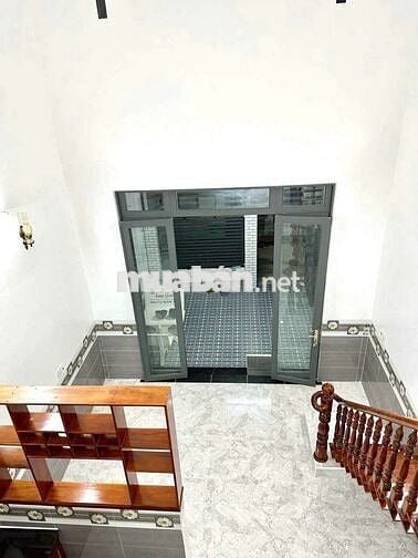 Nhà mới xây 2pn 2 máy lạnh Hẻm Nguyễn Văn Cừ