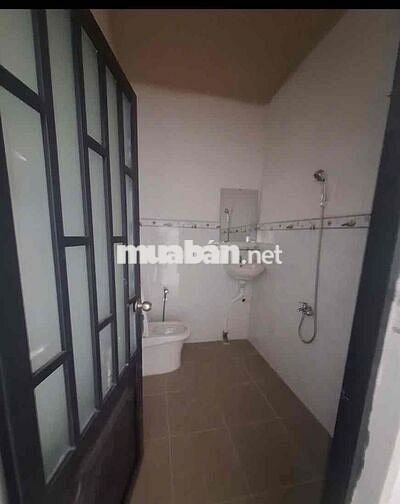 cho thuê nhà mới xây xong đồng bộ 4 căn liền kề tiện ích đầy đủ .
