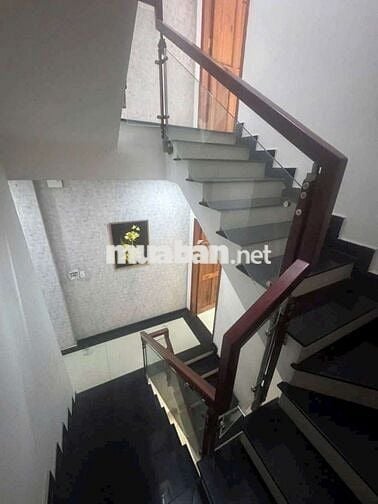 Chính chủ bán nhà shr 1 trệt 1 lầu 2pn 2wc nhà gần chợ đường xe ô tô