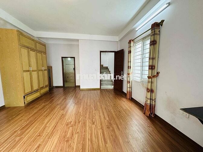 NGỌC THUY cho thuê Phòng khép kín có ban công, full nội thất