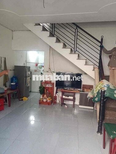 Trệt lầu 4.5*10; 2pn hẻm 3m Rẻ chốt lẹ