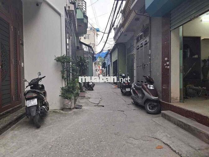 BÁN NHÀ ĐỊNH CÔNG HẠ MẶT NGÕ KINH DOANH ONLAI DT: 32m2 *5Tầng
