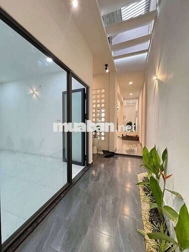 BÁN NHÀ HÓC MÔN - 2 TẦNG - Ô TÔ ĐẬU CỬA - DT KHỦNG - GIÁ RẺ