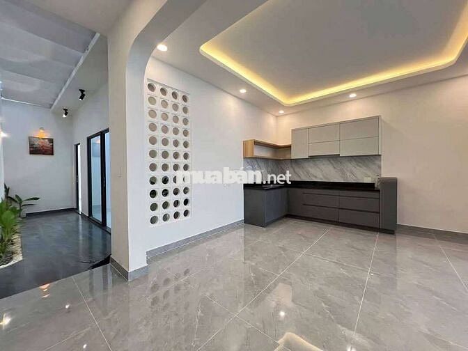 BÁN NHÀ HÓC MÔN - 2 TẦNG - Ô TÔ ĐẬU CỬA - DT KHỦNG - GIÁ RẺ