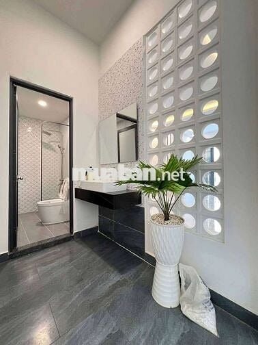 BÁN NHÀ HÓC MÔN - 2 TẦNG - Ô TÔ ĐẬU CỬA - DT KHỦNG - GIÁ RẺ