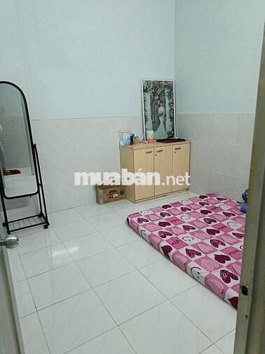 NHÀ GẦN CHỢ ĐẦU MỐI HÓC MÔN,HXH,CÁCH MT 50M, 4M x 15.5M ~ 62M², 2PN1WC