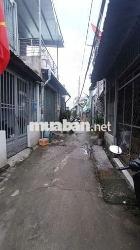 NHÀ GẦN CHỢ ĐẦU MỐI HÓC MÔN,HXH,CÁCH MT 50M, 4M x 15.5M ~ 62M², 2PN1WC