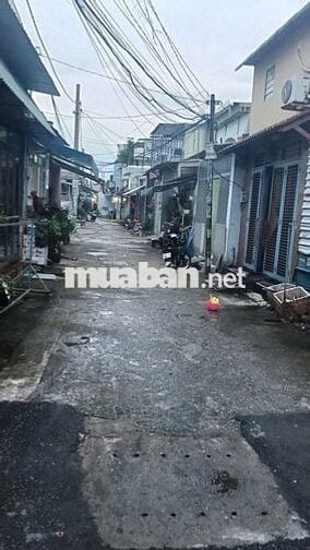NHÀ GẦN CHỢ ĐẦU MỐI HÓC MÔN,HXH,CÁCH MT 50M, 4M x 15.5M ~ 62M², 2PN1WC