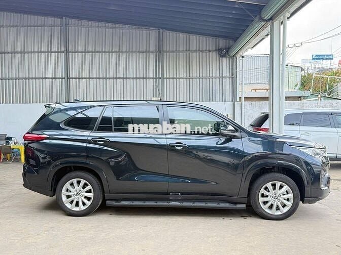 Toyota Innova 2025 Cross 2.0 CVT - 11,000 km.