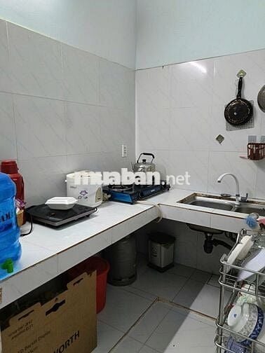 NHÀ GẦN CHỢ ĐẦU MỐI HÓC MÔN,HXH,CÁCH MT 50M, 4M x 15.5M ~ 62M², 2PN1WC