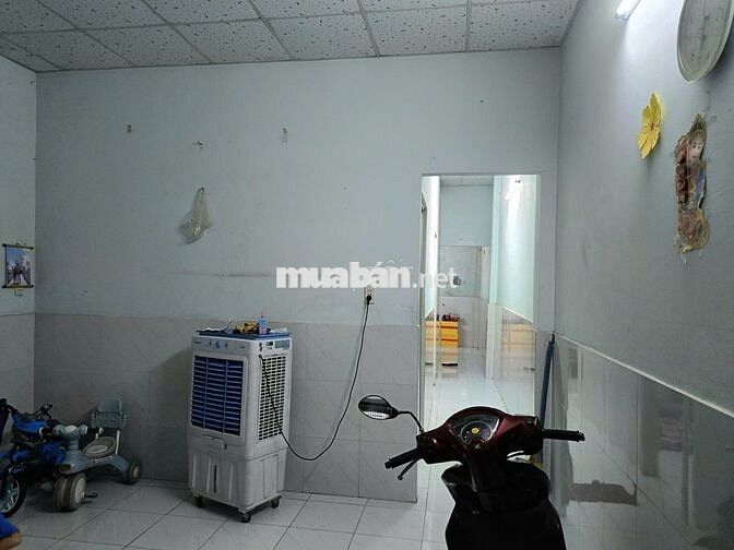 NHÀ GẦN CHỢ ĐẦU MỐI HÓC MÔN,HXH,CÁCH MT 50M, 4M x 15.5M ~ 62M², 2PN1WC