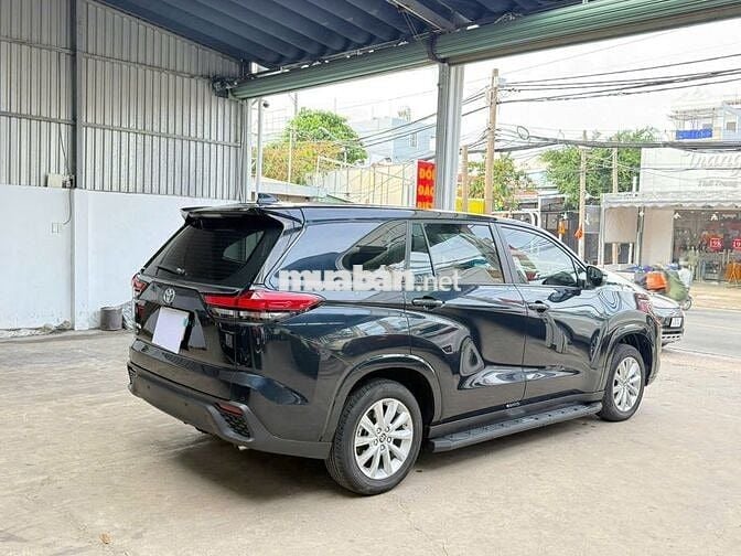 Toyota Innova 2025 Cross 2.0 CVT - 11,000 km.