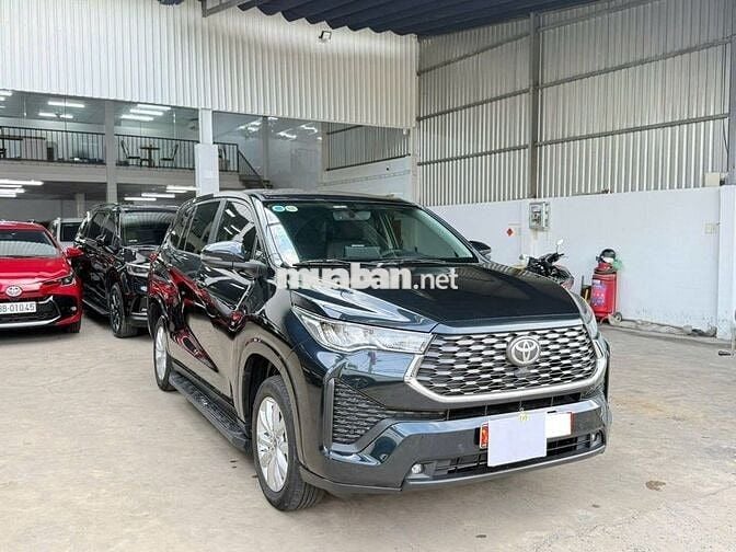 Toyota Innova 2025 Cross 2.0 CVT - 11,000 km.